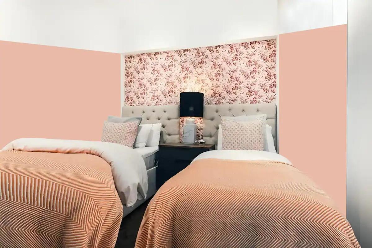 ロンドンAwesome Leicester Sq! Fashion Flat For Theatre Families And Happy Friendsアパートメント エクステリア 写真
